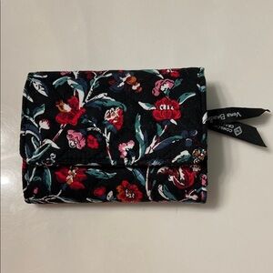 ✨Low Start✨Vera Bradley Black and Red Floral Wallet